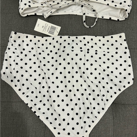 🇺🇸SALE🎈HOT TOPIC • White & Black Polka Dot Bikini • size Top XL • Bottom M • - Picture 3 of 7